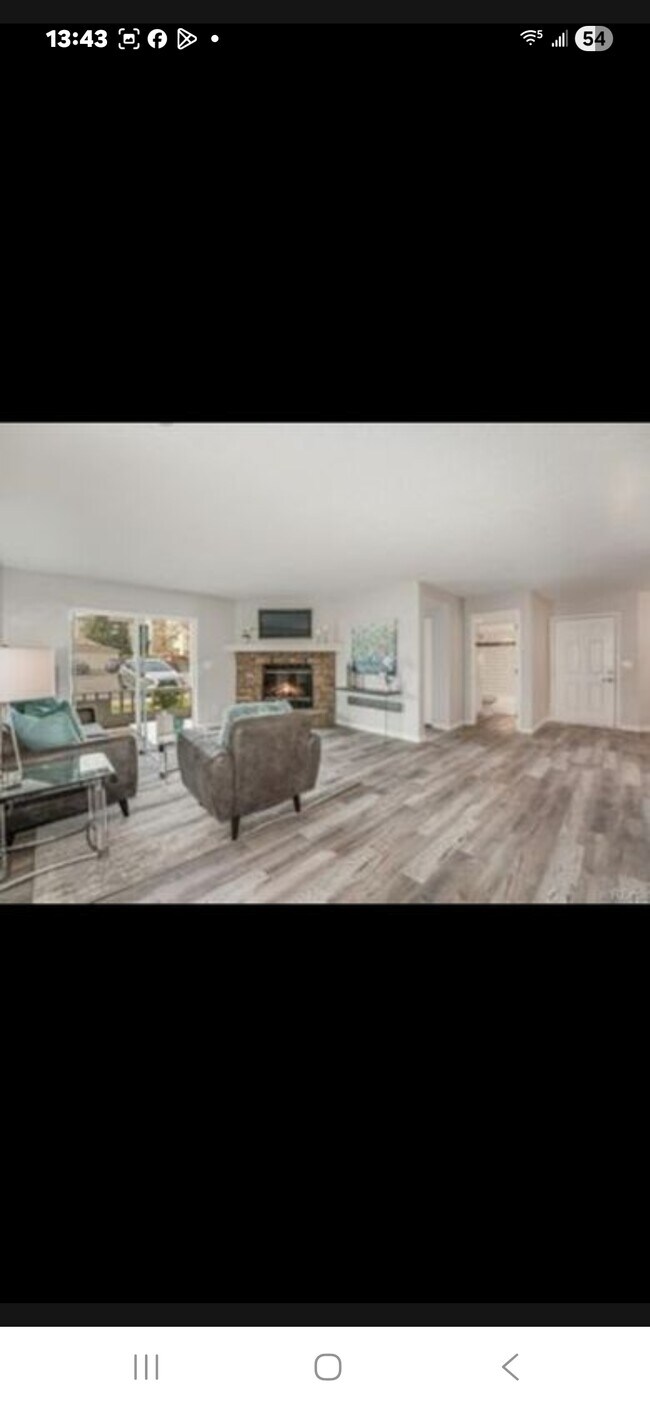 Building Photo - 12093 W Cross Dr