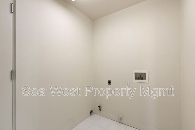 Building Photo - 2328 Rue De Anne