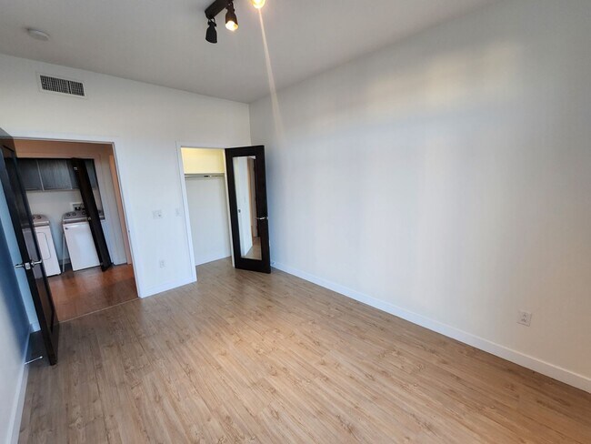 Building Photo - Exceptional Two Level 3 bedroom Condo in upscale Luxe Lofts