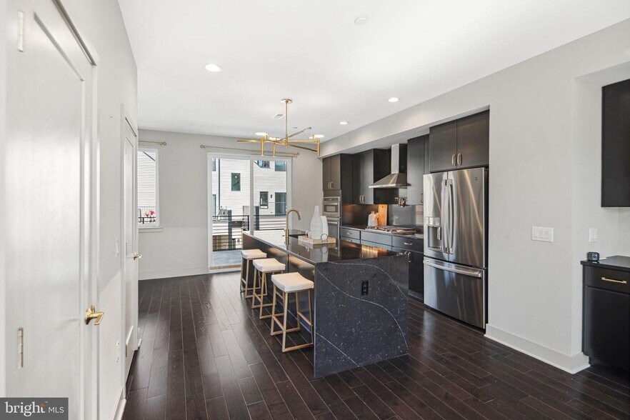 Building Photo - 670 N 13th St