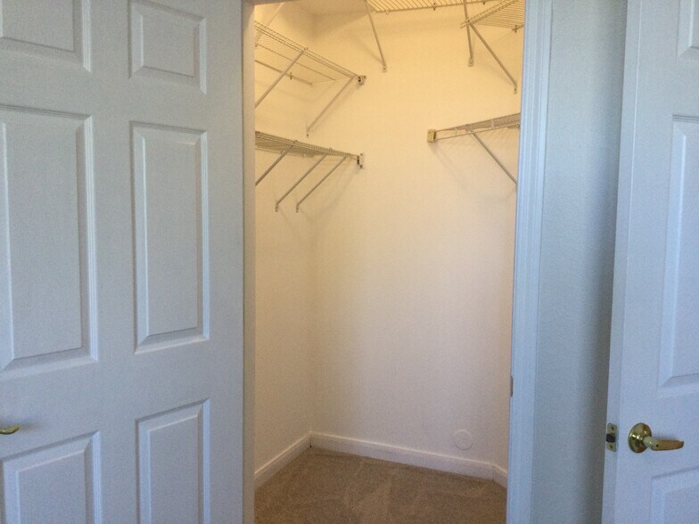 Building Photo - 12888 Ironstone Way