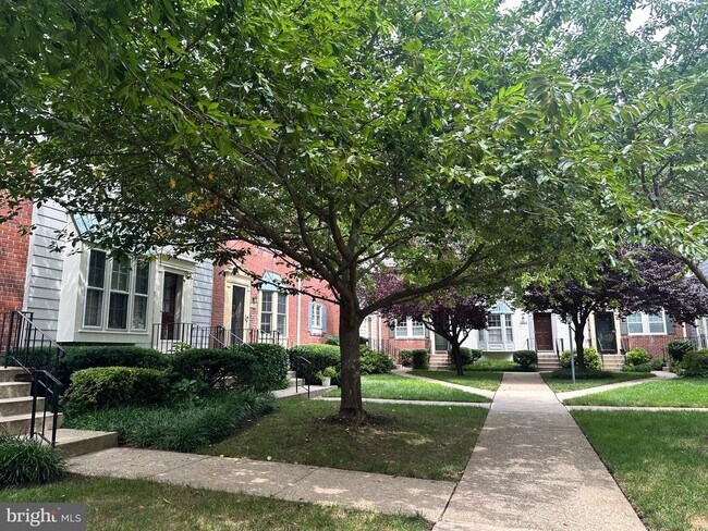 Building Photo - 4847 Chevy Chase Dr