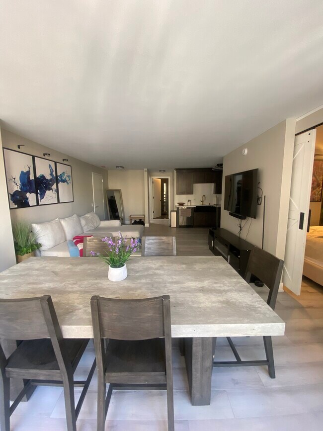 Primary Photo - 545 N Dearborn St