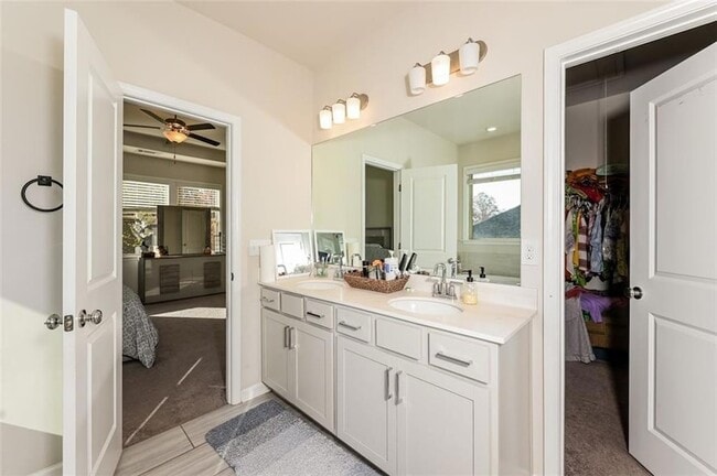 Building Photo - 4245 Grandview Pointe Wy