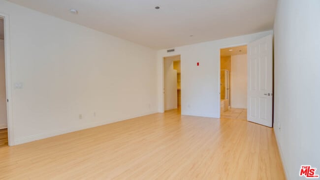 Building Photo - 4100 Wilshire Blvd