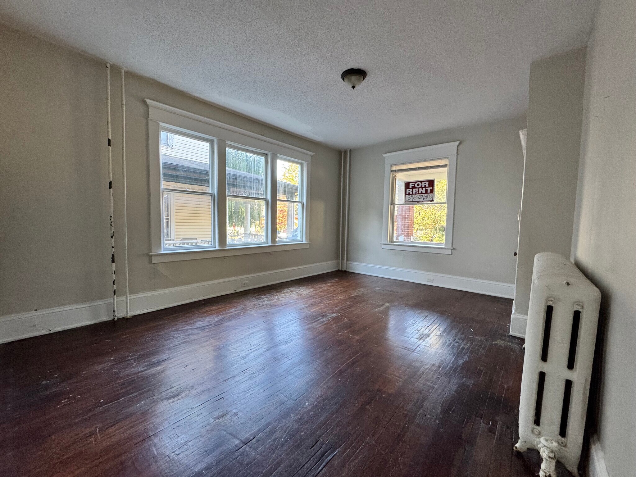 Living Room - 606 Woods Ave SW