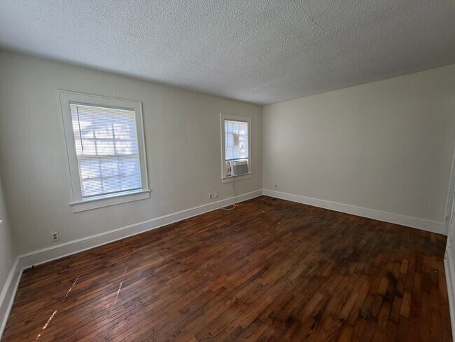 Building Photo - 419 N Elm St NW