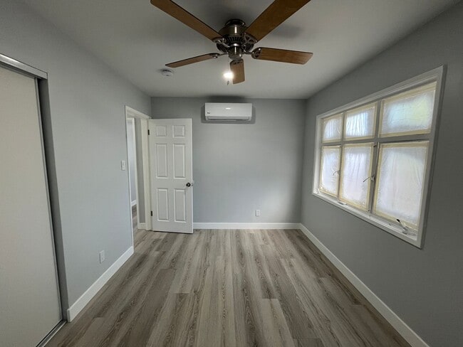 Building Photo - Remodeled & MOVE IN READY 2+1 duplex in Pa...