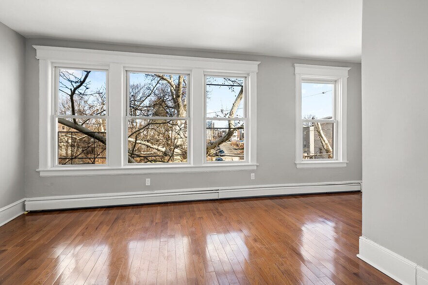 Building Photo - 13 20th Ave