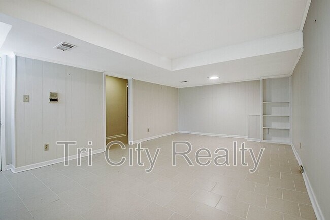 Building Photo - 630 Hawthorne Pl