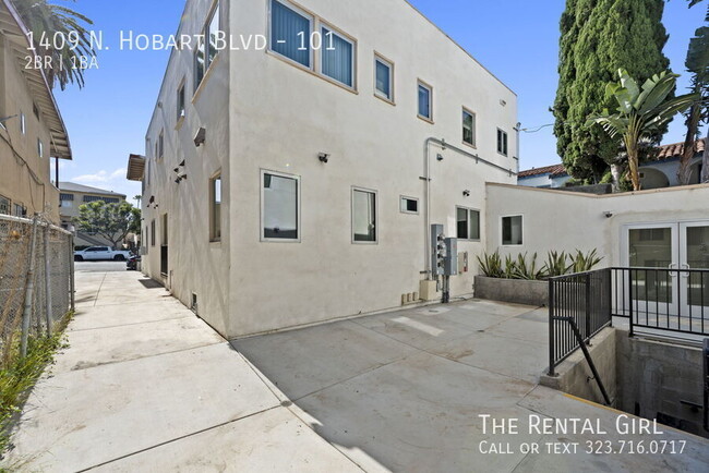 Building Photo - 1st Floor Hollywood Chic 2BR/ 2BA Open-Con...