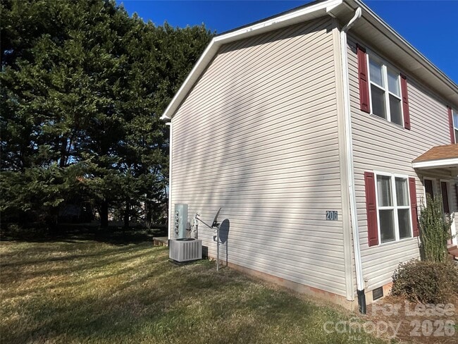 Building Photo - 206 W 15th St