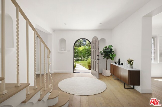 Building Photo - 712 N Rodeo Dr