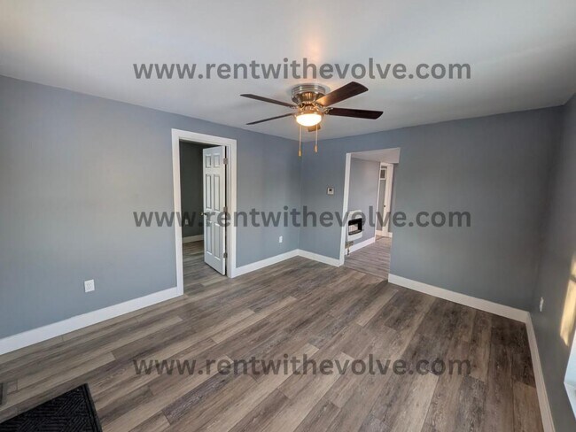 Building Photo - 952 S Shank St