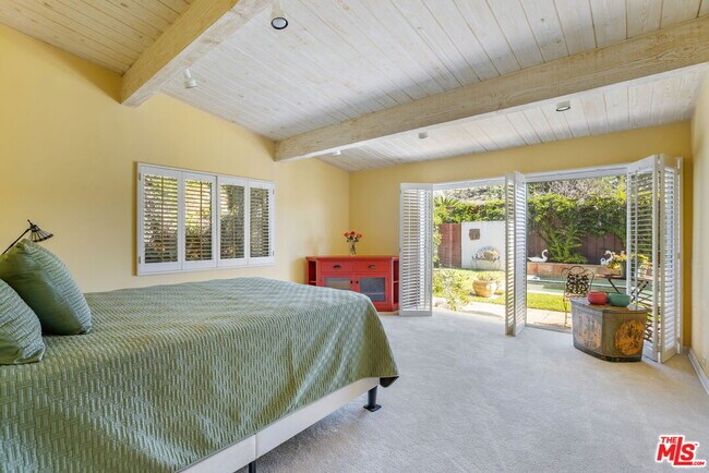 Building Photo - 1336 Bienveneda Ave