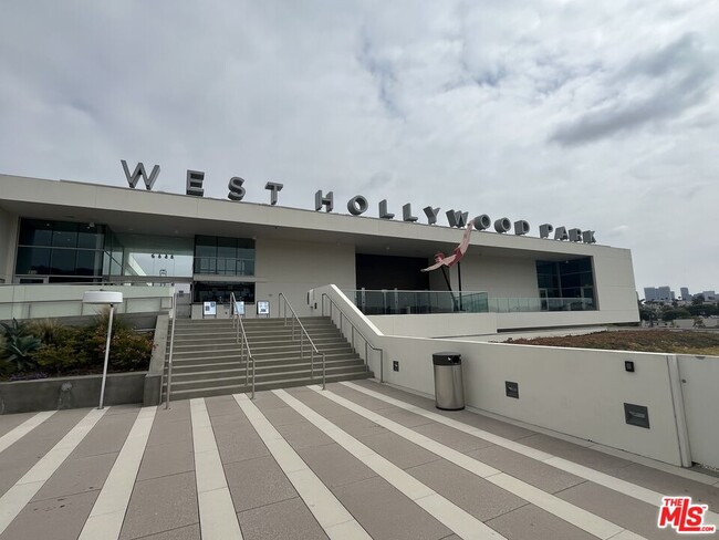 Building Photo - 501 N San Vicente Blvd