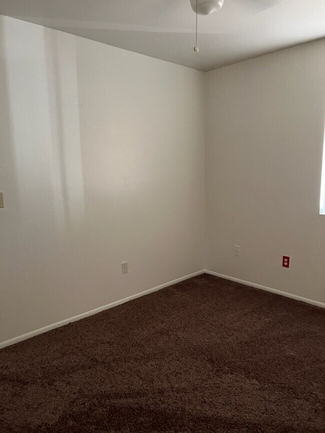 Building Photo - Charming 3 Bed 2 Bath home in Mesa with community pool and big backyard