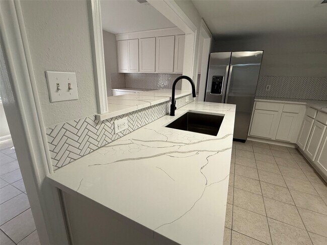 Building Photo - 7 Sun Meadow Blvd