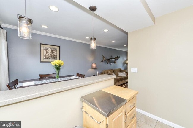 Building Photo - 629 S Henry St