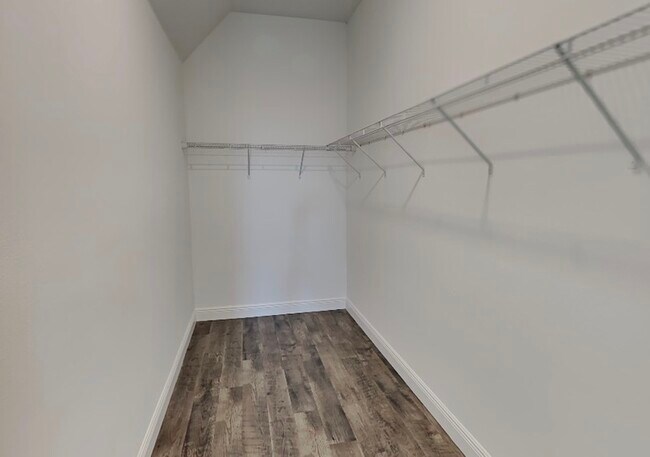 Building Photo - 15709 Vetta Dr