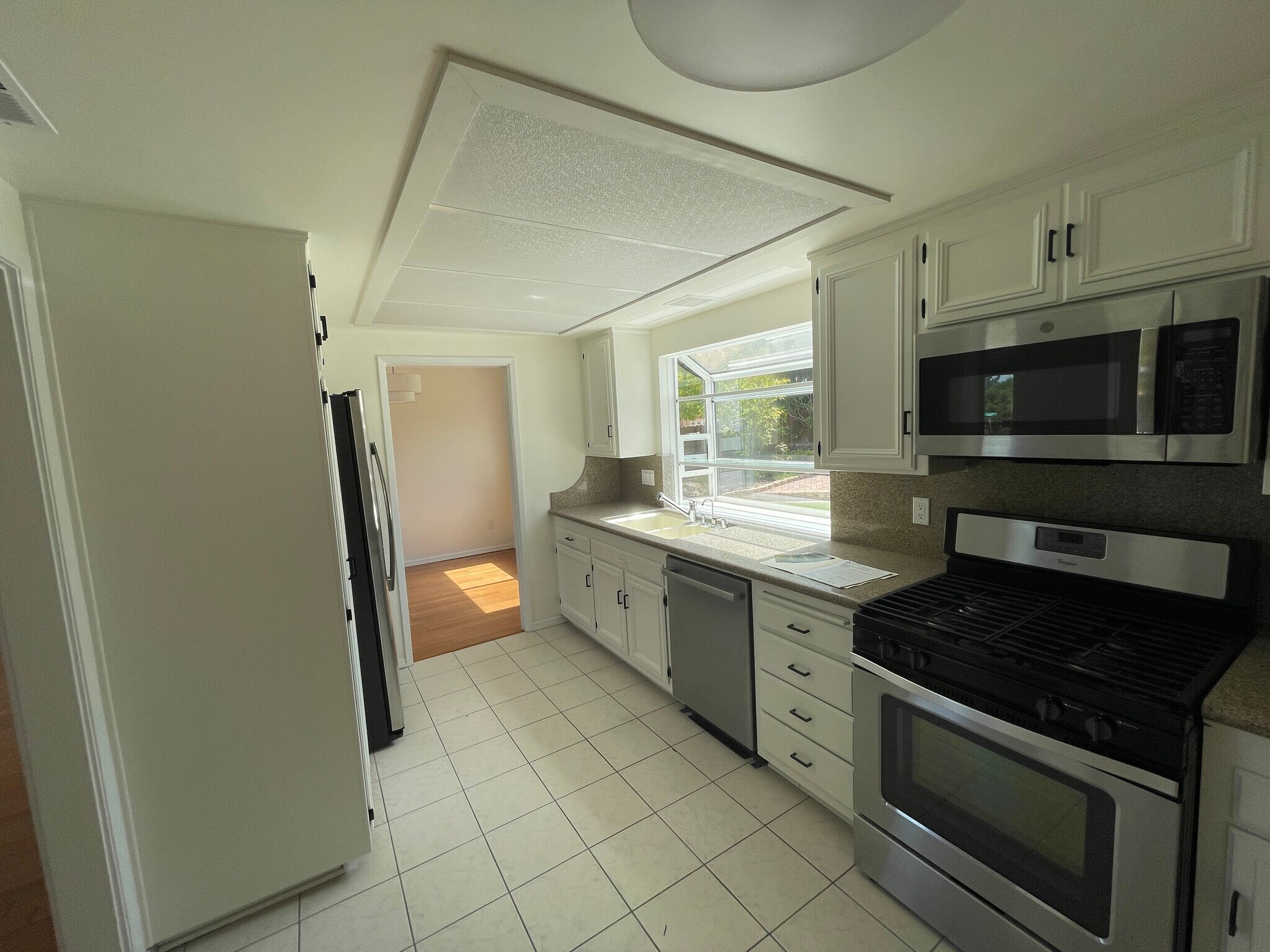 Building Photo - 1543 Calle Violetas