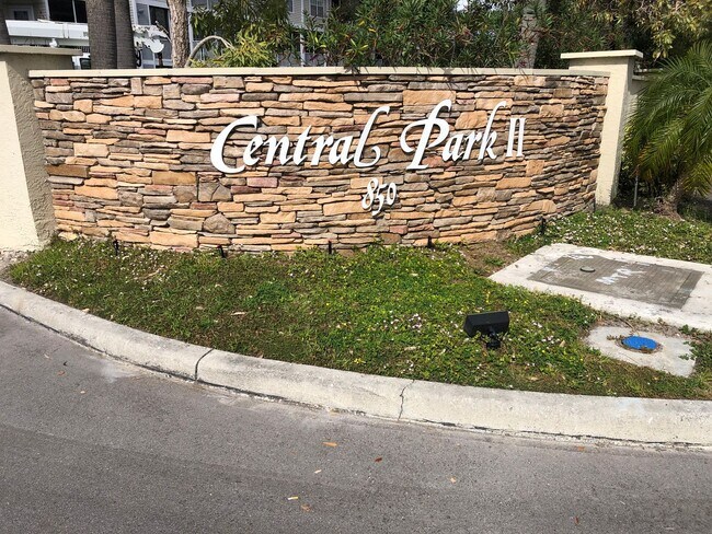 Building Photo - SEASONAL RENTAL - Downtown Sarasota Renova...