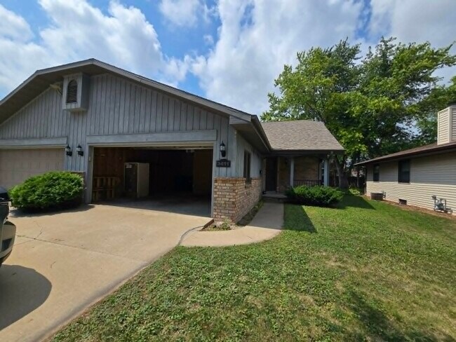 Building Photo - 3411 N Marcos Ln