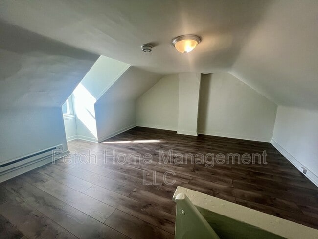 Building Photo - 615 Lake St