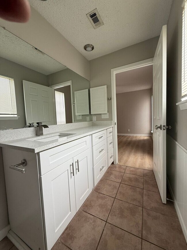Building Photo - R.Patel Properties2 (12310 Willow Wild Dr)