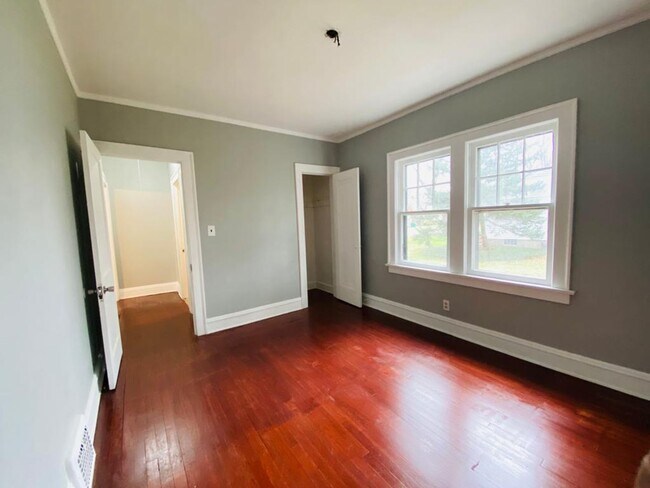 Building Photo - 6388 Seminole Trl