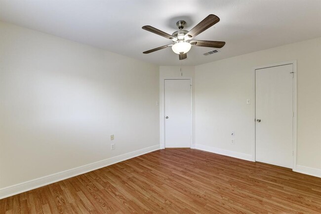 Building Photo - 29419 Fox River Dr