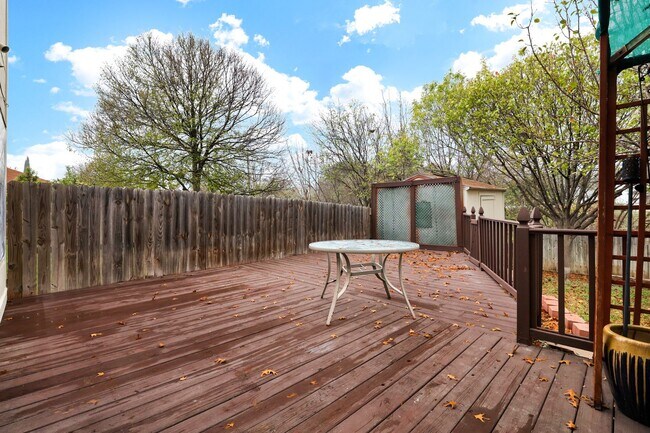 Building Photo - Stunning 3 Bedroom - 2.5 Bath Home for Rent!