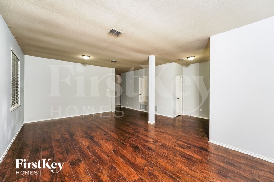 Building Photo - 2325 Sumac Ct