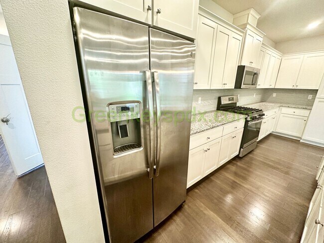 Building Photo - Amazing 2,306-square-foot house in Wood Village