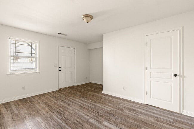 Building Photo - 380 Grant Cir SE