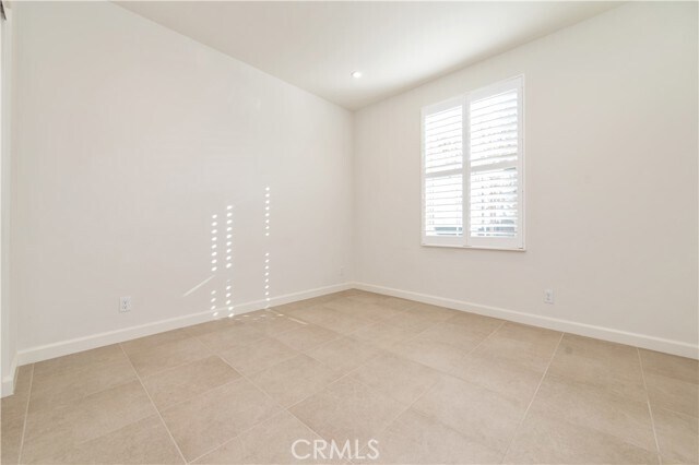 Building Photo - 112 Anthem