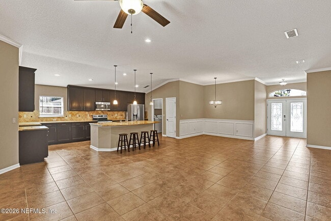 Building Photo - 260 S Bellagio Dr