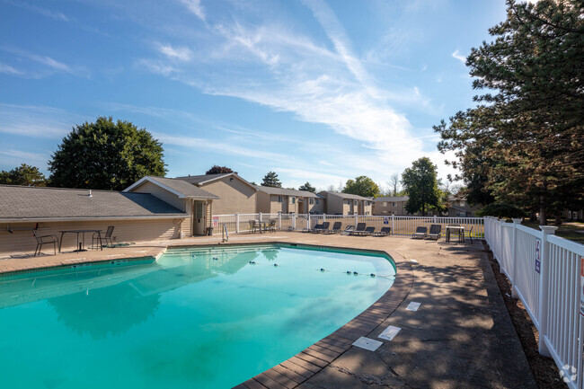 Beautifully Maintained Pool