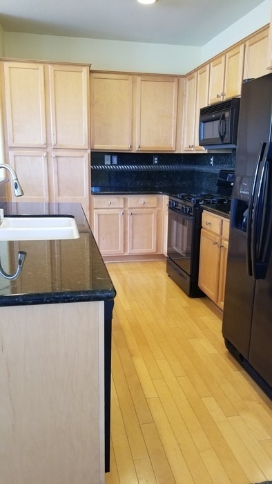 Building Photo - Adorable 2 bedroom 2 bathroom townhouse in...
