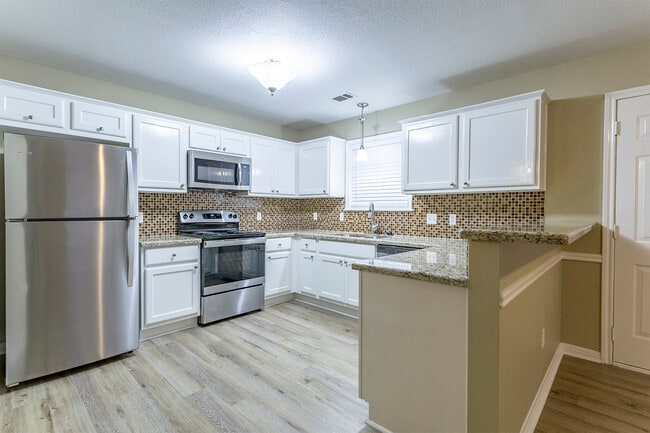 Kitchen - 1627 Rock Hollow Loop