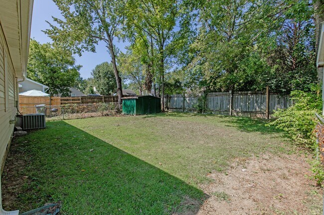 Building Photo - 857 Heritage Cir