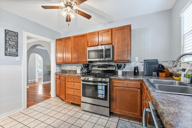 Building Photo - 805 W Ash St