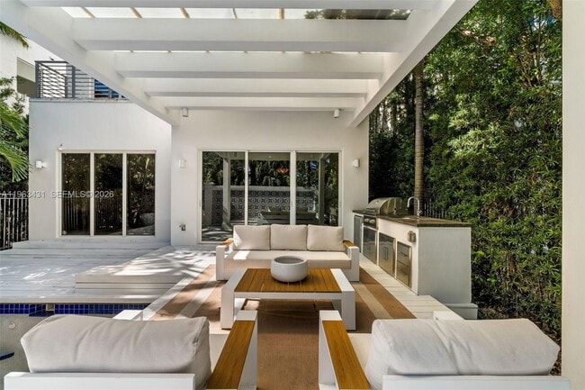 Building Photo - 18935 Atlantic Blvd