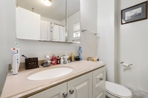 Building Photo - 745 N Throop St