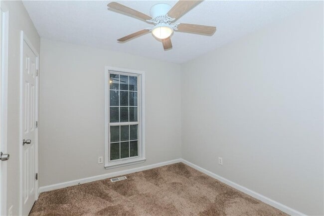 Building Photo - 43 Surrey Ct