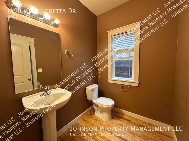 Building Photo - 1490 W Loretta St