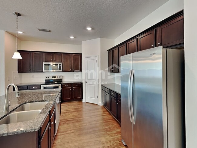 Building Photo - 511 Pine Terrace Dr