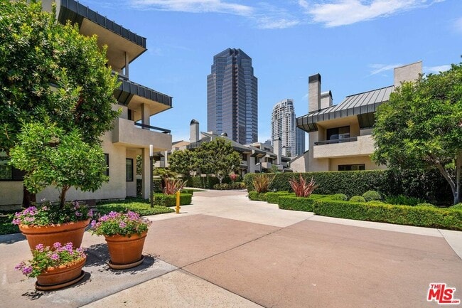 Building Photo - 2237 Century Hill