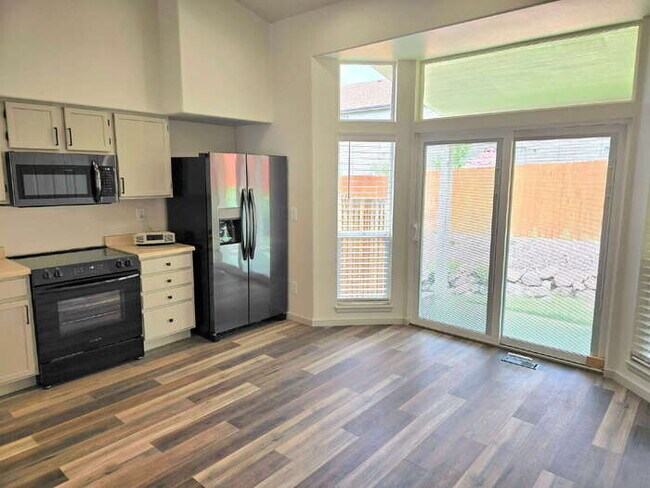 Building Photo - Beautifully Remodeled 2 Bed, 2 Bath, Single level Townhome, 2 car garage.