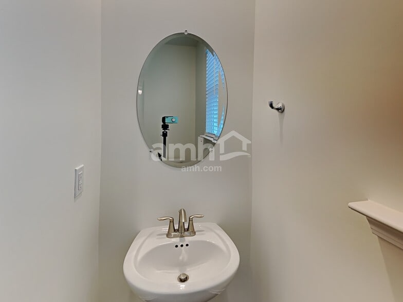 Building Photo - 825 Headland Way